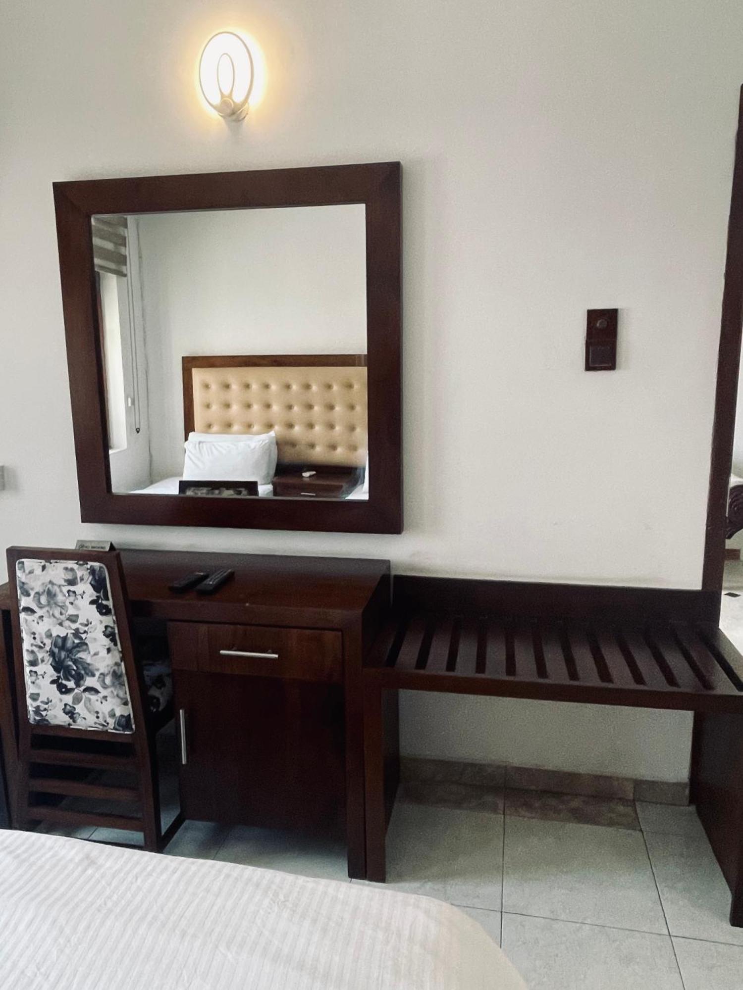 Vivid Colombo Hotell Eksteriør bilde